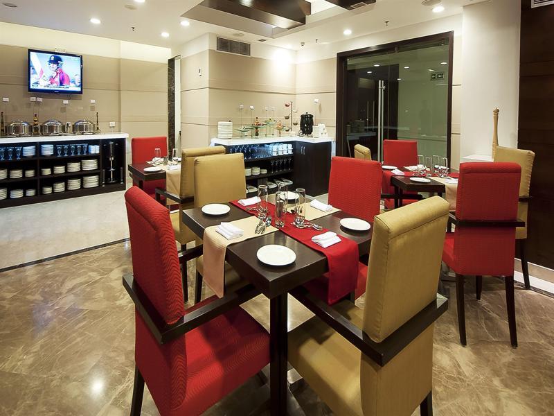 The Golden Plaza Hotel Panchkula Zewnętrze zdjęcie